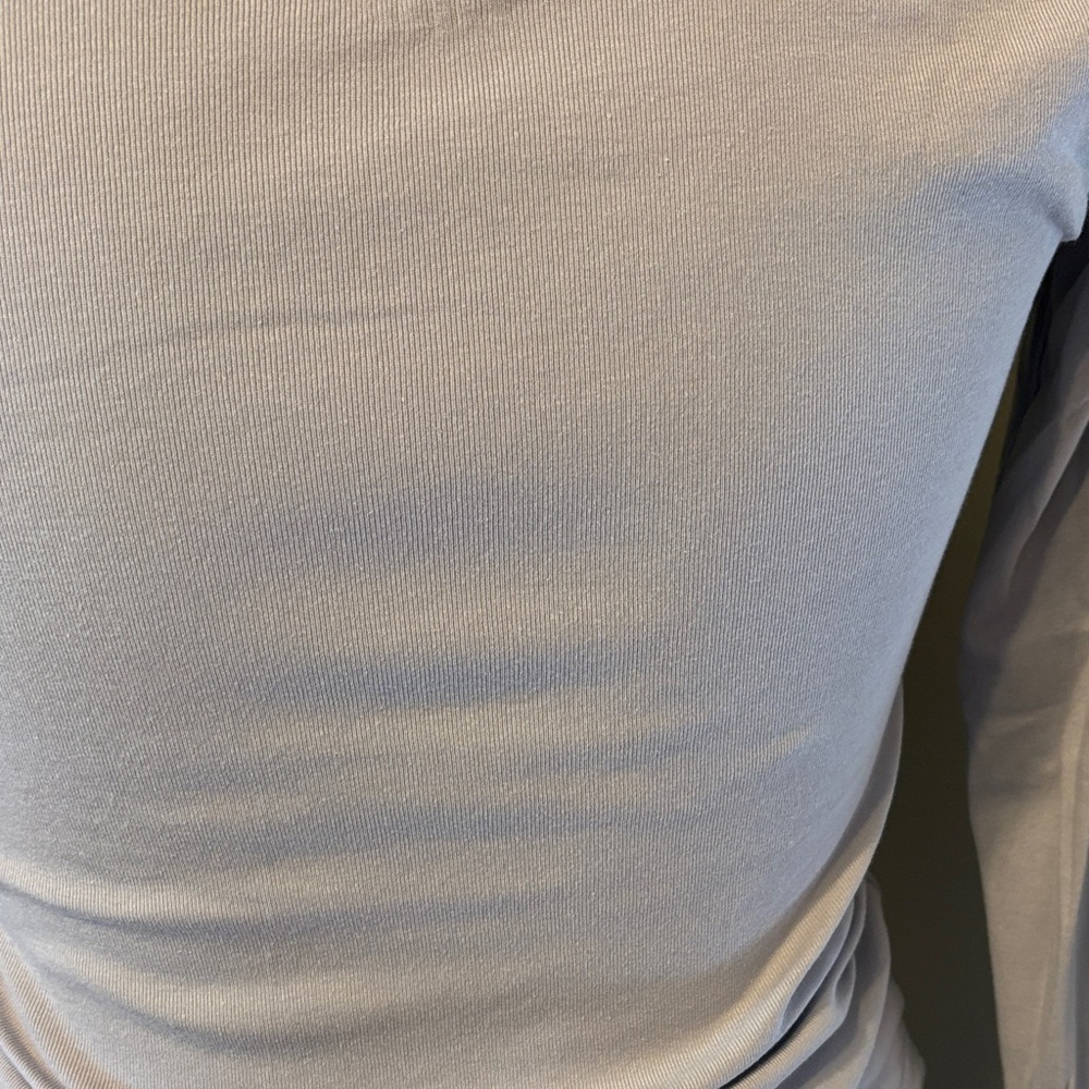 GAP Light Gray Long Sleeve Women's Tee - Picture 4 of 5